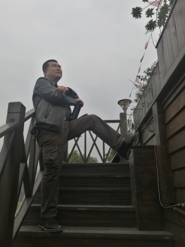 孤单背影的第一张照片--福州相亲网