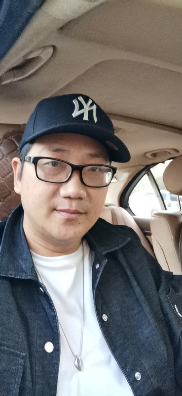 拥抱幸福的第一张照片--福州相亲网
