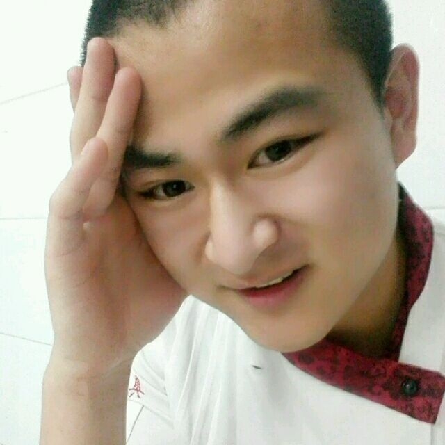 人潮拥挤的第一张照片--福州相亲网