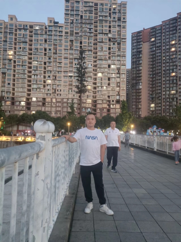 寂寞的男人的第一张照片--福州相亲网