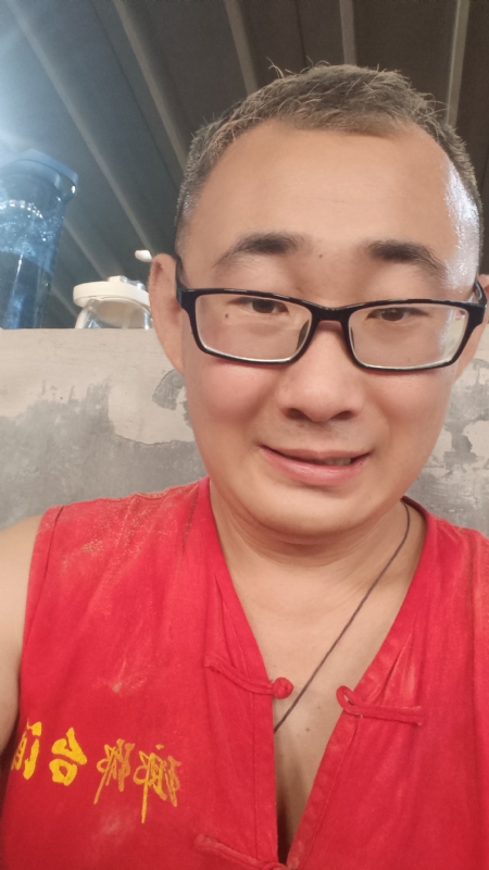 黑黑一笑的第二张照片--福州相亲网